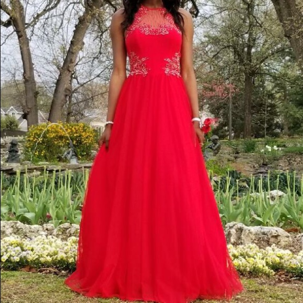 Red beautiful ball gown prom dress MAKE OFFERS !
